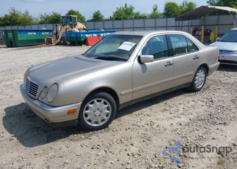 1999 Mercedes-Benz E 320 from USA, damaged, VIN WDBJF65H9XA899139